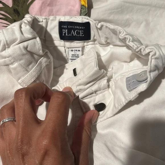 Children’s place 18-24m tropical shorts outfit - Picture 2 of 3